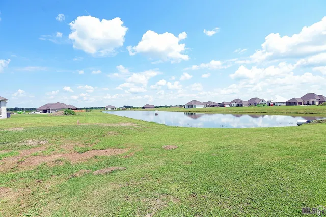 $339,900 | 221 Peacock Pointe, Thibodaux, LA 70301