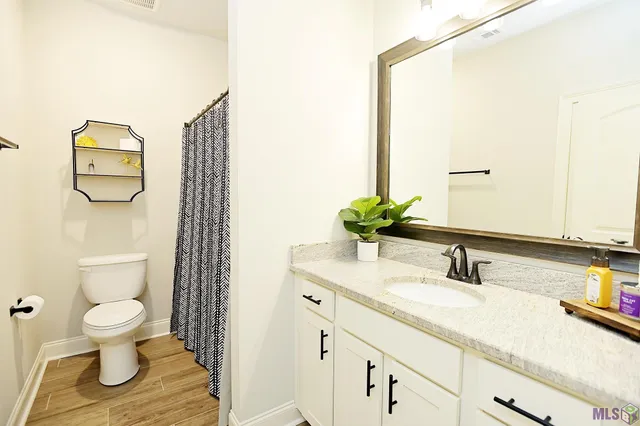 $339,900 | 221 Peacock Pointe, Thibodaux, LA 70301