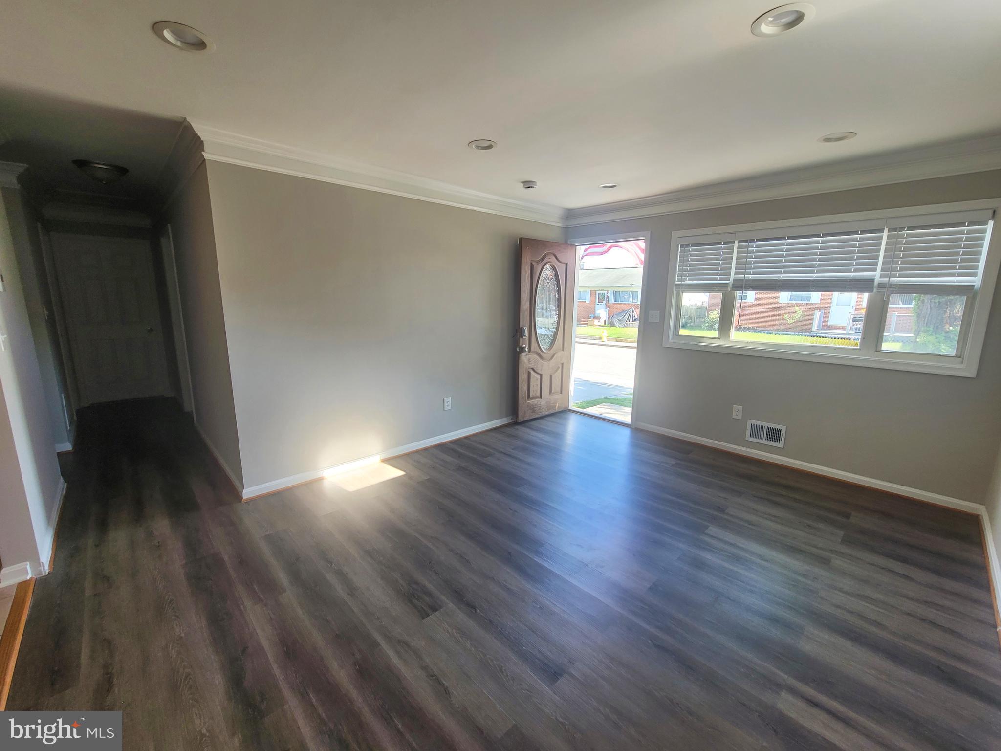 116 Cedar Hill Road Brooklyn Park, MD 21225 - Photo 6 of 43 Living room