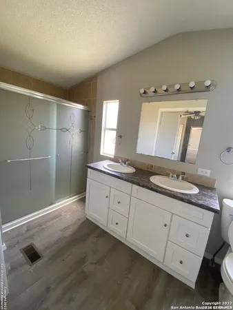 $1,400 | 134 Rolling Hills Drive, La Vernia, TX 78121