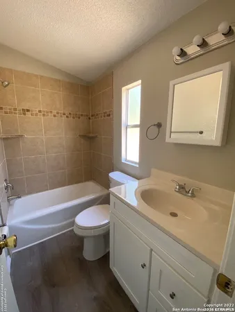 $1,400 | 134 Rolling Hills Drive, La Vernia, TX 78121