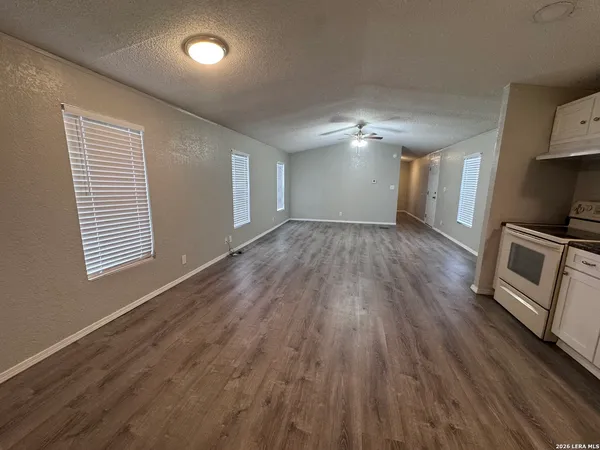 $1,400 | 134 Rolling Hills Drive, La Vernia, TX 78121