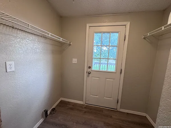 $1,400 | 134 Rolling Hills Drive, La Vernia, TX 78121