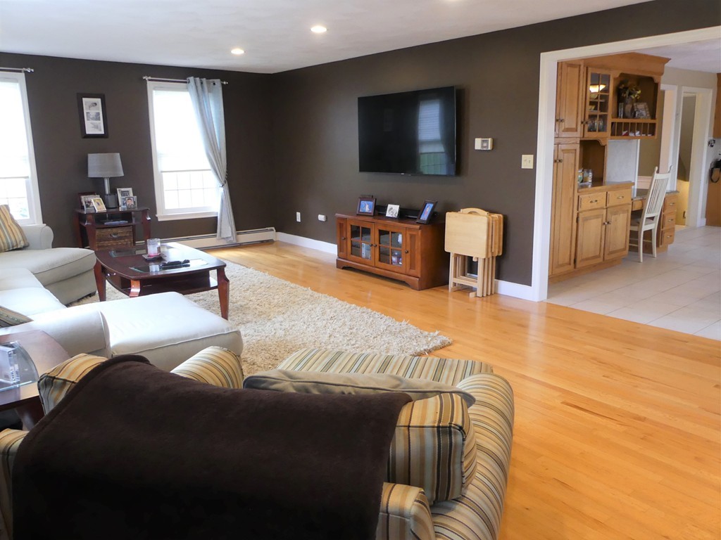 186 Candlestick Road North Andover, MA 01845 - Photo 8 of 30 Gallery Image 8