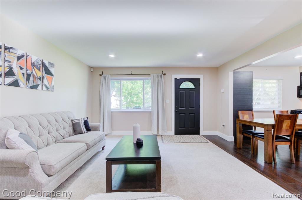 2329 Columbia Road Berkley, MI 48072 - Photo 7 of 40