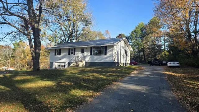 $274,999 | 9 Pine Grove Dr Mount, Mount Vernon, ME 04352