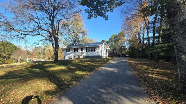 $274,999 | 9 Pine Grove Dr Mount, Mount Vernon, ME 04352