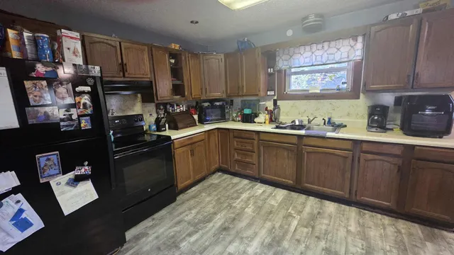 $274,999 | 9 Pine Grove Dr Mount, Mount Vernon, ME 04352