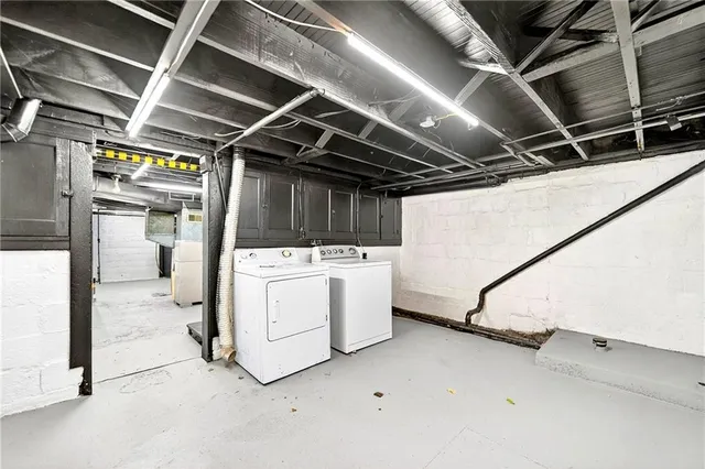 a view of utility room