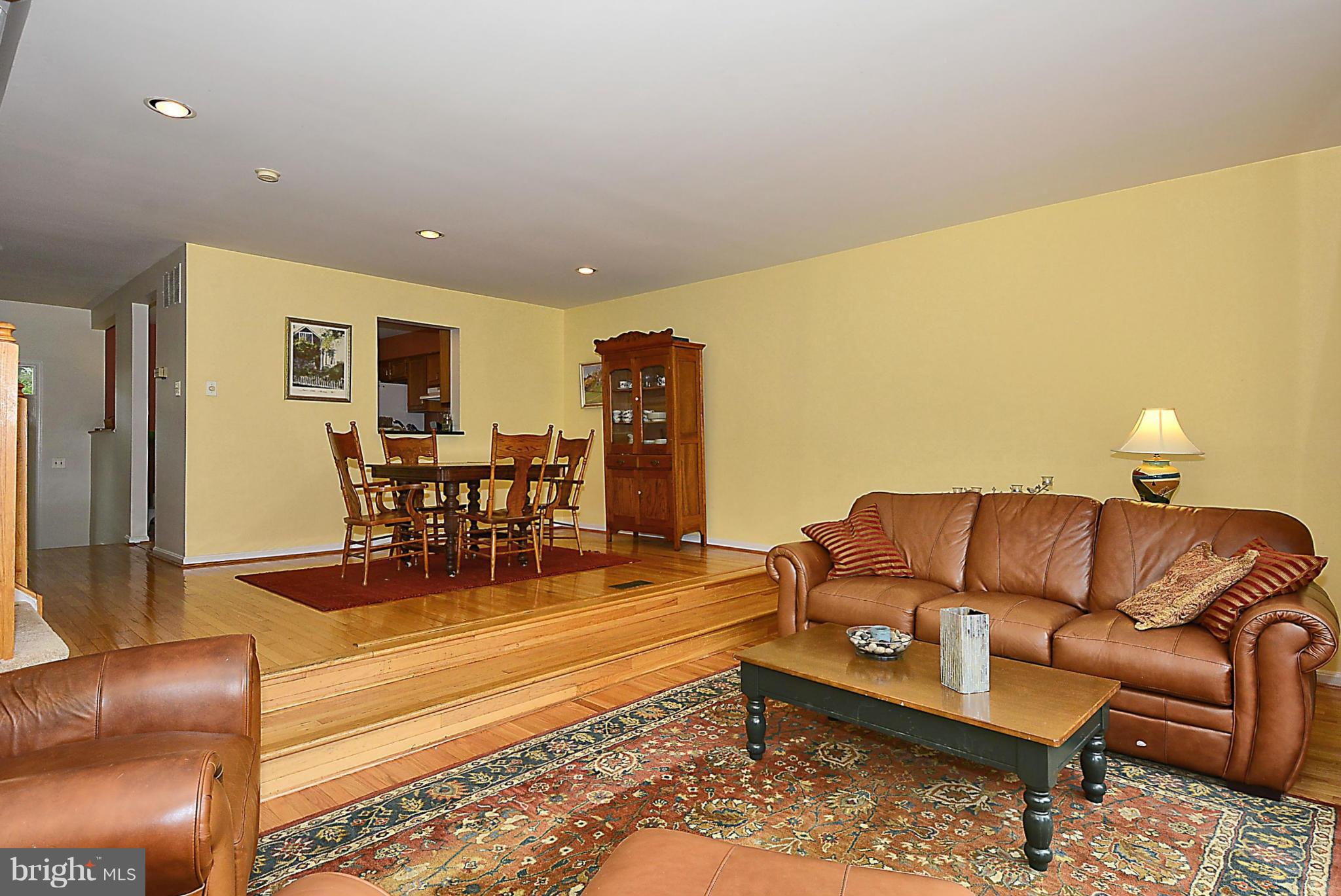 5079 Columbia Road Columbia, MD 21044 - Photo 11 of 30 Living Room