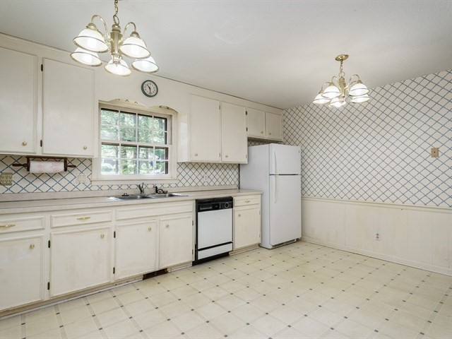 2313 Wheeler Road Raleigh, NC 27612 - Photo 13 of 25 Kitchen