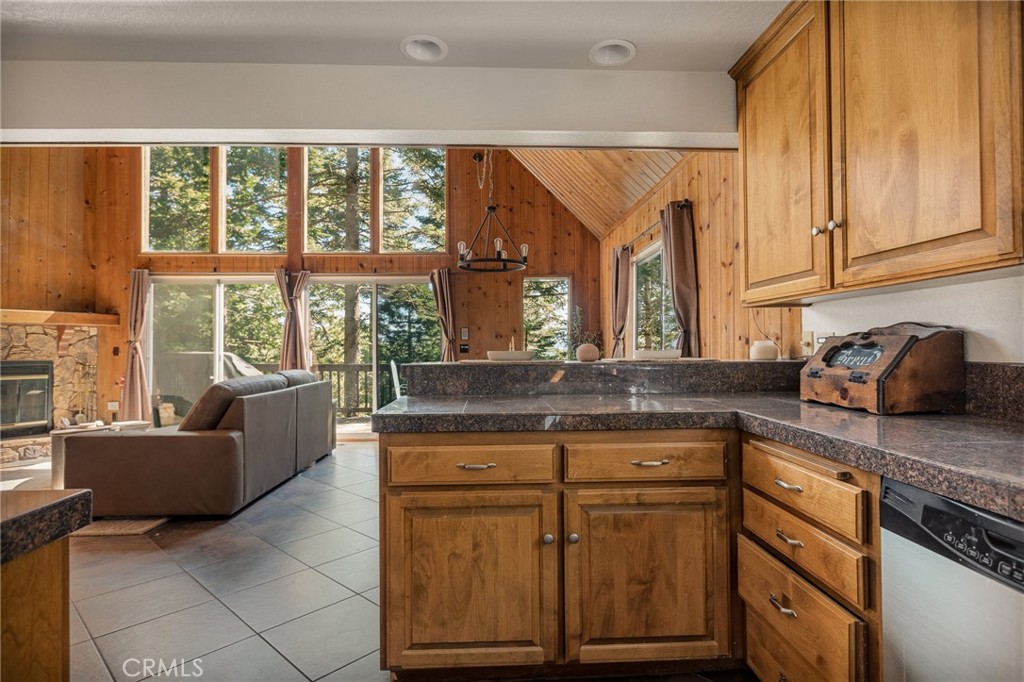 279 Old Toll Road Lake Arrowhead, CA 92352 - Photo 11 of 32