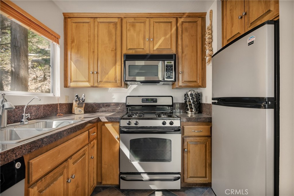 279 Old Toll Road Lake Arrowhead, CA 92352 - Photo 12 of 32