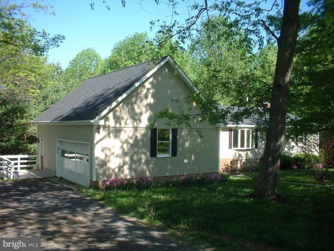 36127 Bell Road Round Hill, VA 20141 - Photo 2 of 8 Garage 1