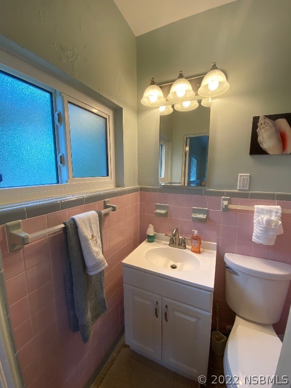 229 Robinson Road New Smyrna Beach, FL 32169 - Photo 19 of 23 a bathroom with a sink and a mirror