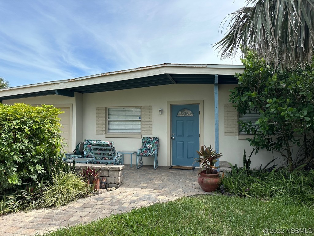 229 Robinson Road New Smyrna Beach, FL 32169 - Photo 3 of 23 a front view of a house with garden
