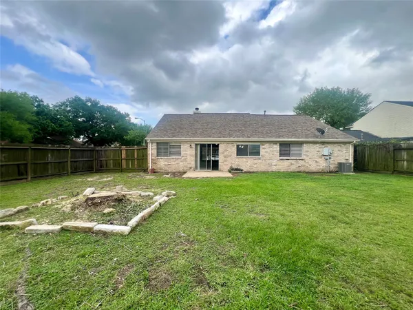 a view of house with backyard