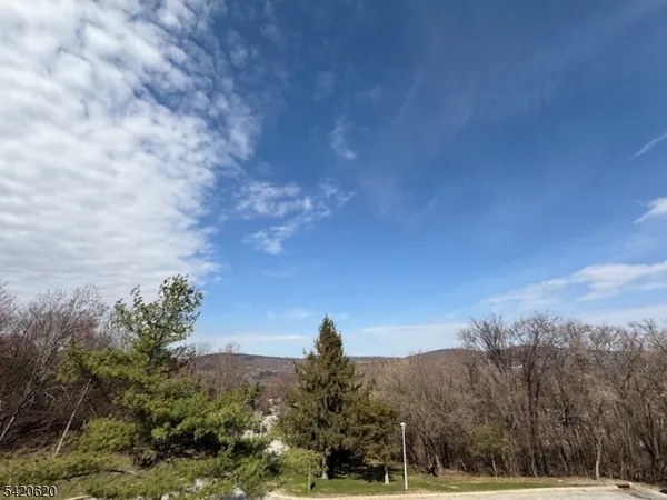 $2,000 | 2 Stowe Court, Unit 8, Vernon, NJ 07462