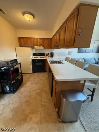 $2,000 | 2 Stowe Court, Unit 8, Vernon, NJ 07462