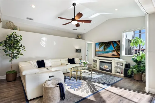 $800,000 | 9937 Laurel Valley Ave Circle, Bradenton, FL 34202
