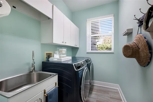 $800,000 | 9937 Laurel Valley Ave Circle, Bradenton, FL 34202
