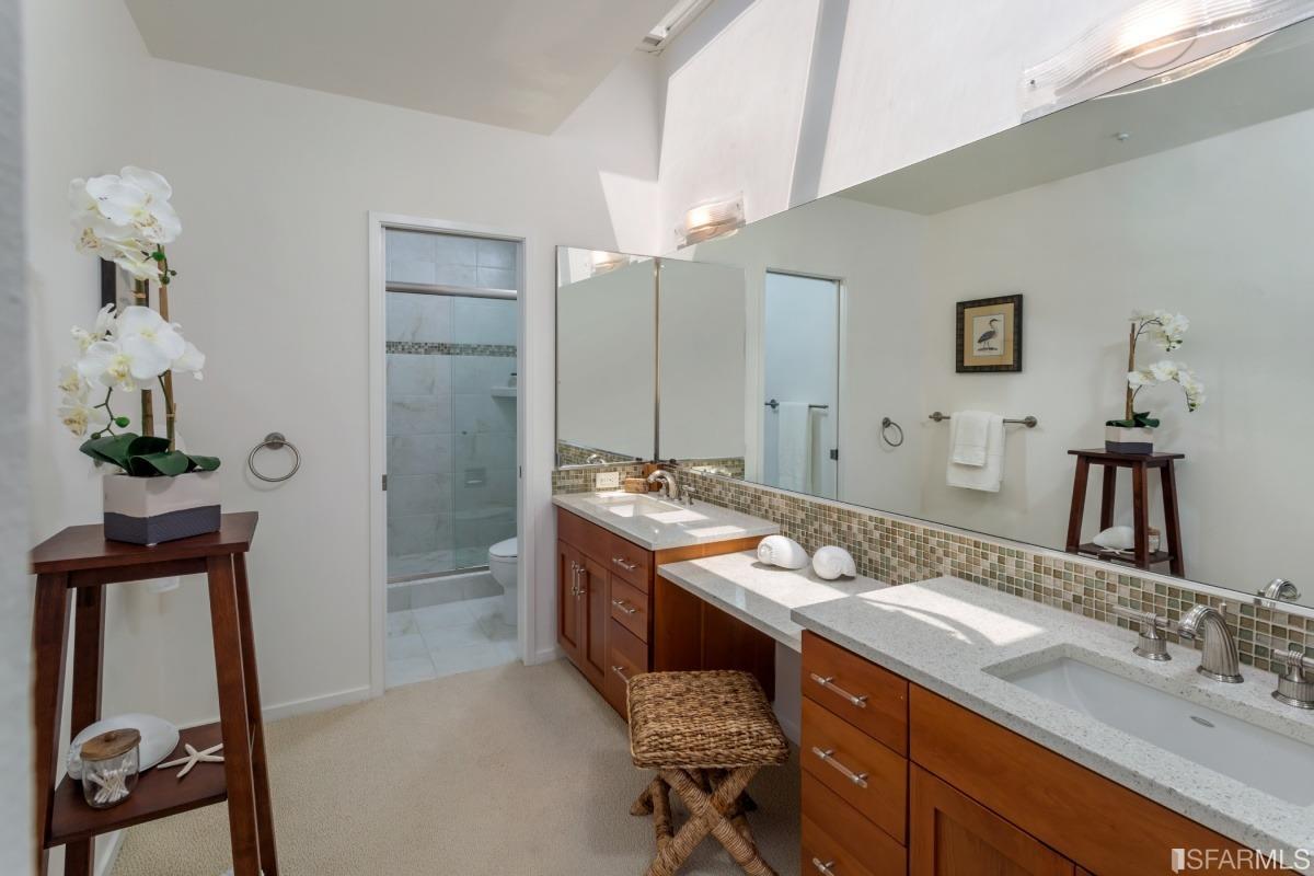 15 Lagoon Road Tiburon, CA 94920 - Photo 17 of 39 Updated master ensuite w/ dual vanities and skylights.