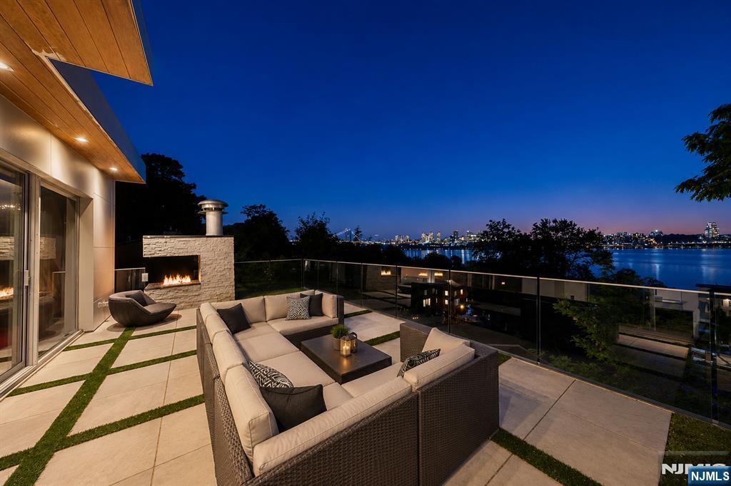 31 A Casta Lane Edgewater, NJ 07020 - Photo 25 of 50