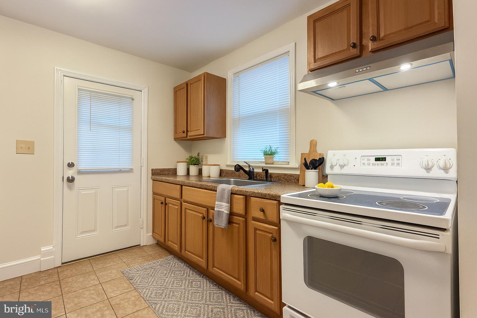 13701 Old Indian Head Road Brandywine, MD 20613 - Photo 5 of 18 a view of washer and dryer with kitchen countertops