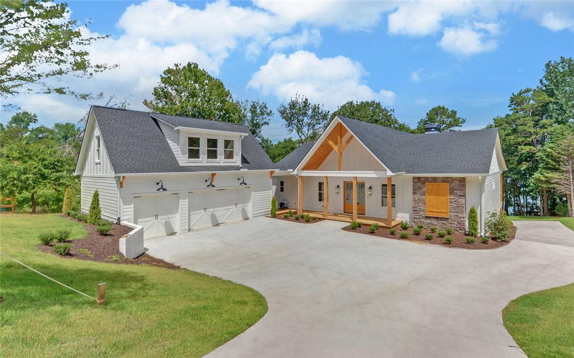 672 Tugalo Heights Circle Lavonia, GA 30553 - Photo 1 of 47