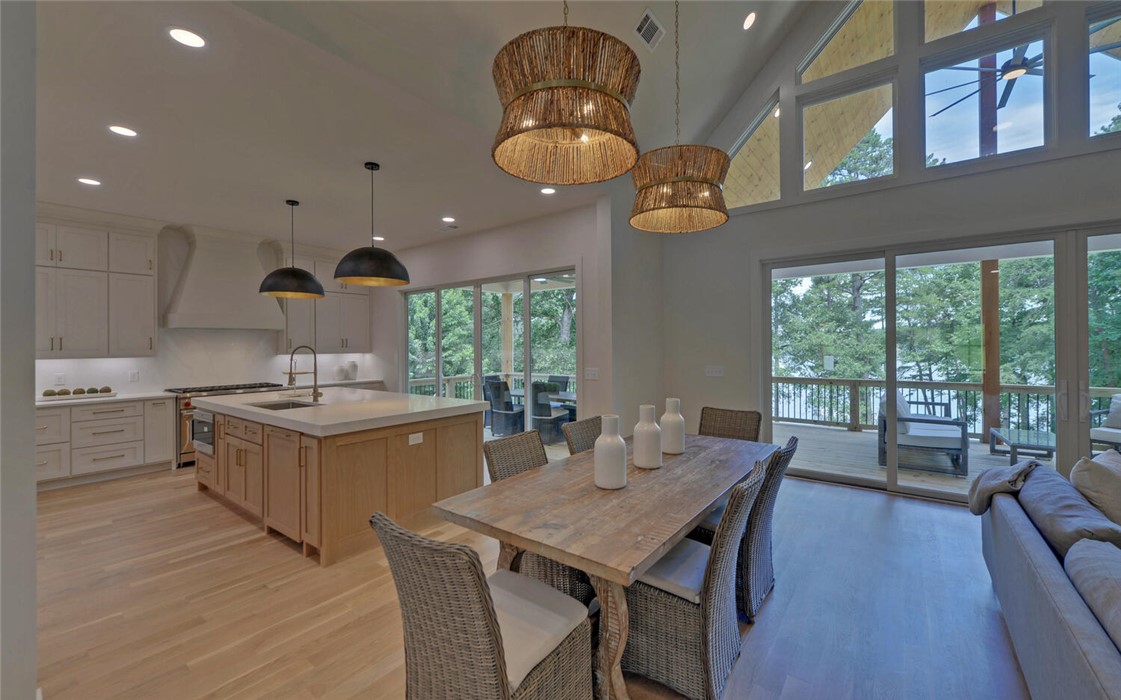 672 Tugalo Heights Circle Lavonia, GA 30553 - Photo 11 of 47