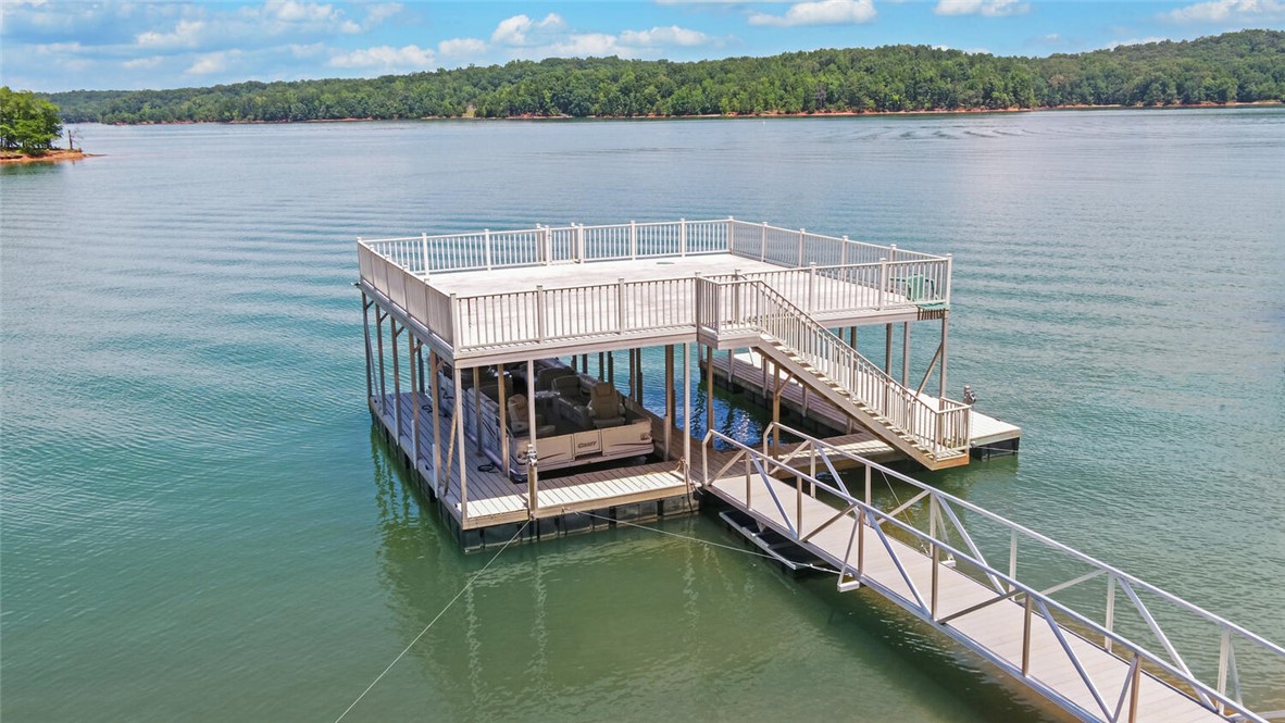 672 Tugalo Heights Circle Lavonia, GA 30553 - Photo 4 of 47