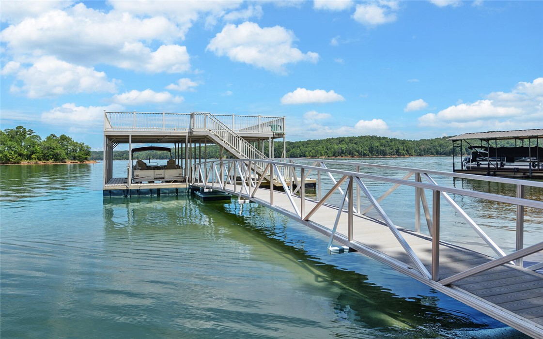 672 Tugalo Heights Circle Lavonia, GA 30553 - Photo 5 of 47