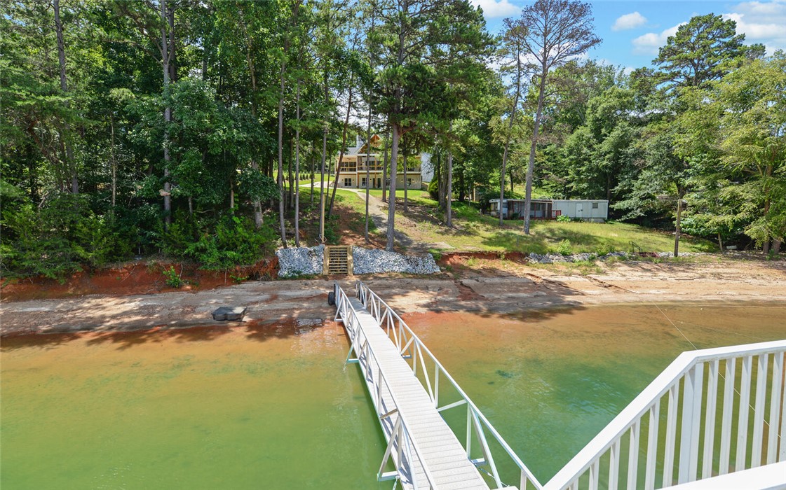 672 Tugalo Heights Circle Lavonia, GA 30553 - Photo 6 of 47