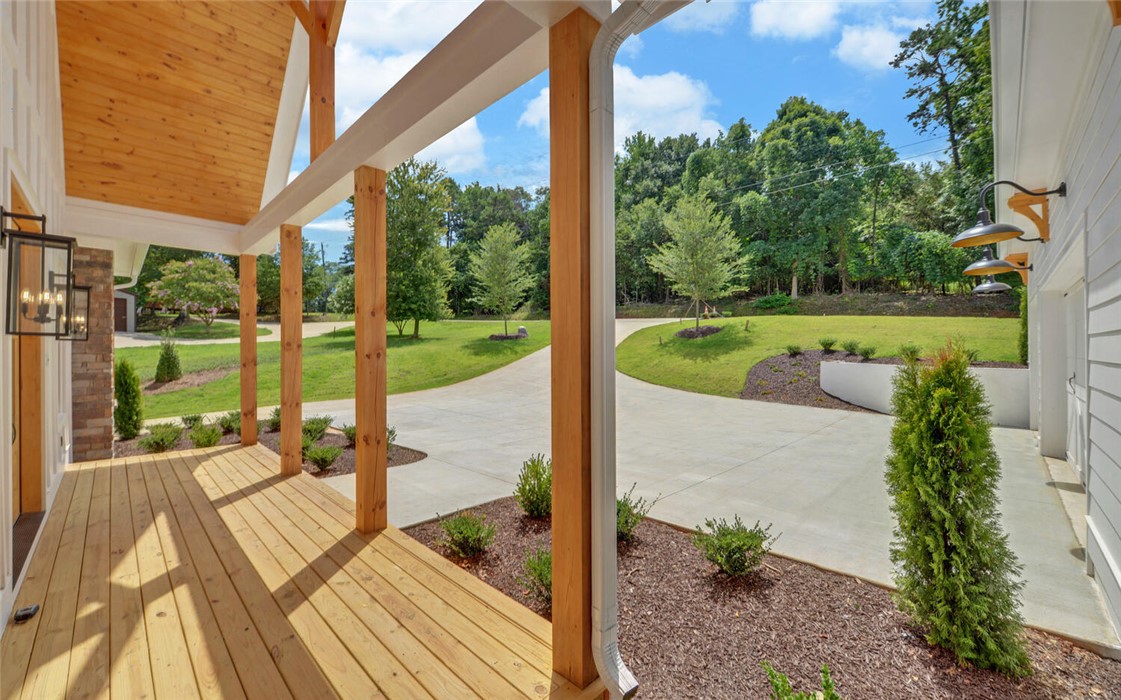 672 Tugalo Heights Circle Lavonia, GA 30553 - Photo 7 of 47