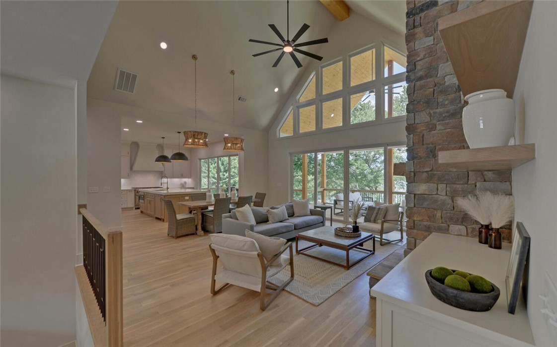 672 Tugalo Heights Circle Lavonia, GA 30553 - Photo 8 of 47