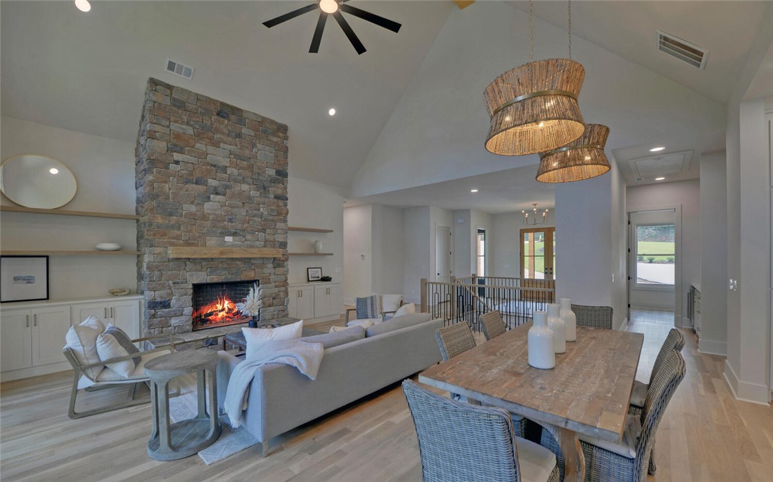 672 Tugalo Heights Circle Lavonia, GA 30553 - Photo 10 of 47