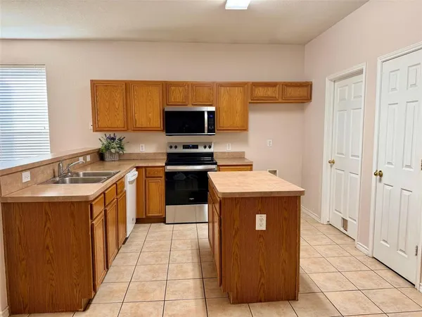 $2,100 | 8655 Sumter Way, Fort Worth, TX 76244