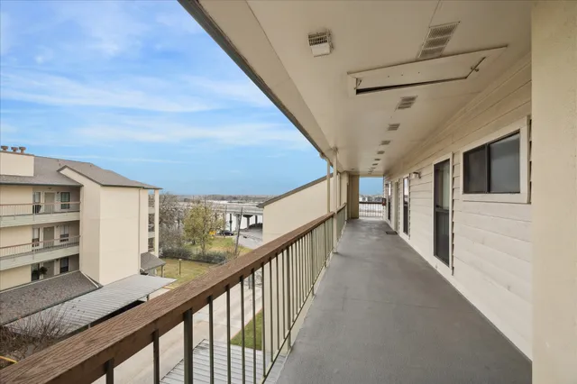 $1,395 | 18809 Egret Bay Boulevard, Unit 222, Houston, TX 77058
