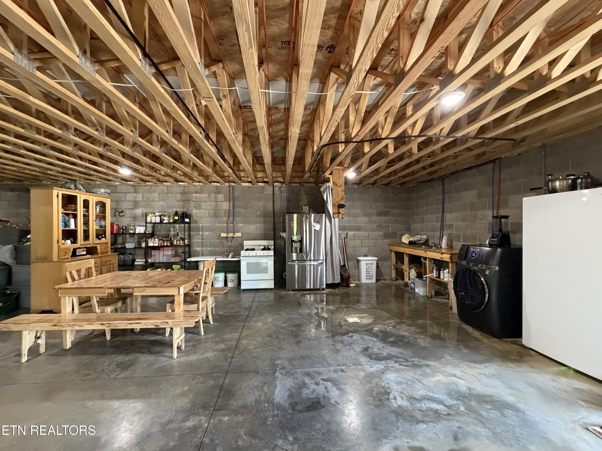 110 Don Conatser Road Allardt, TN 38504 - Photo 18 of 38 a view of a big room with chairs