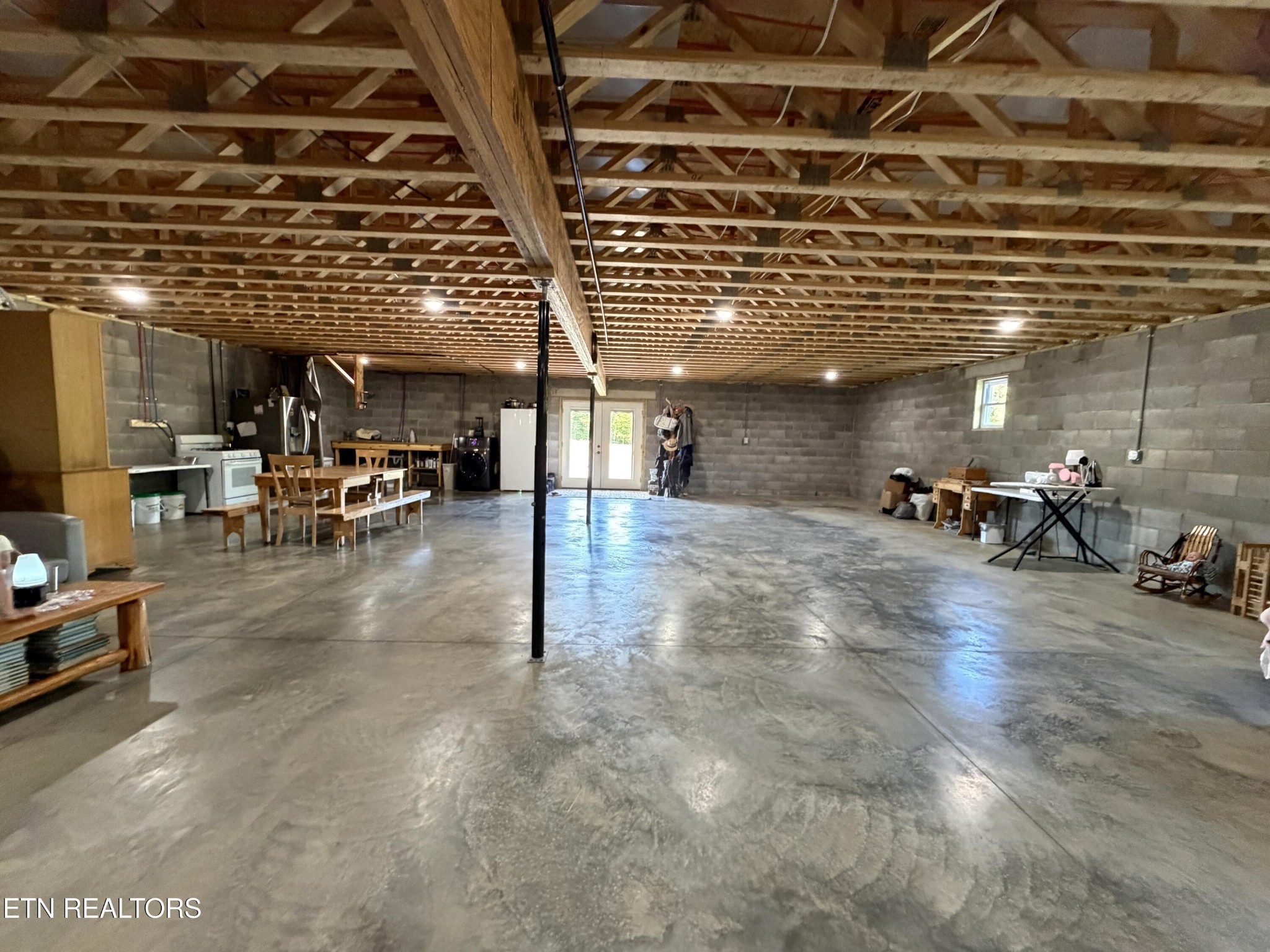 110 Don Conatser Road Allardt, TN 38504 - Photo 20 of 38 a view of a room with gym equipment