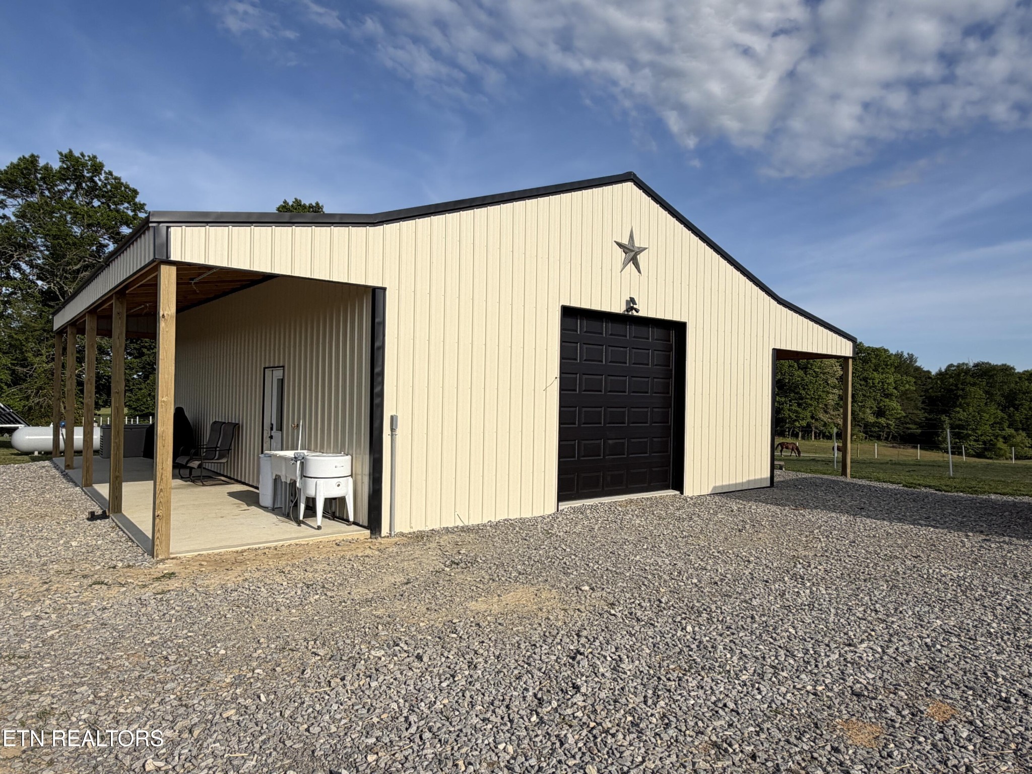 110 Don Conatser Road Allardt, TN 38504 - Photo 28 of 38 a backyard of a house