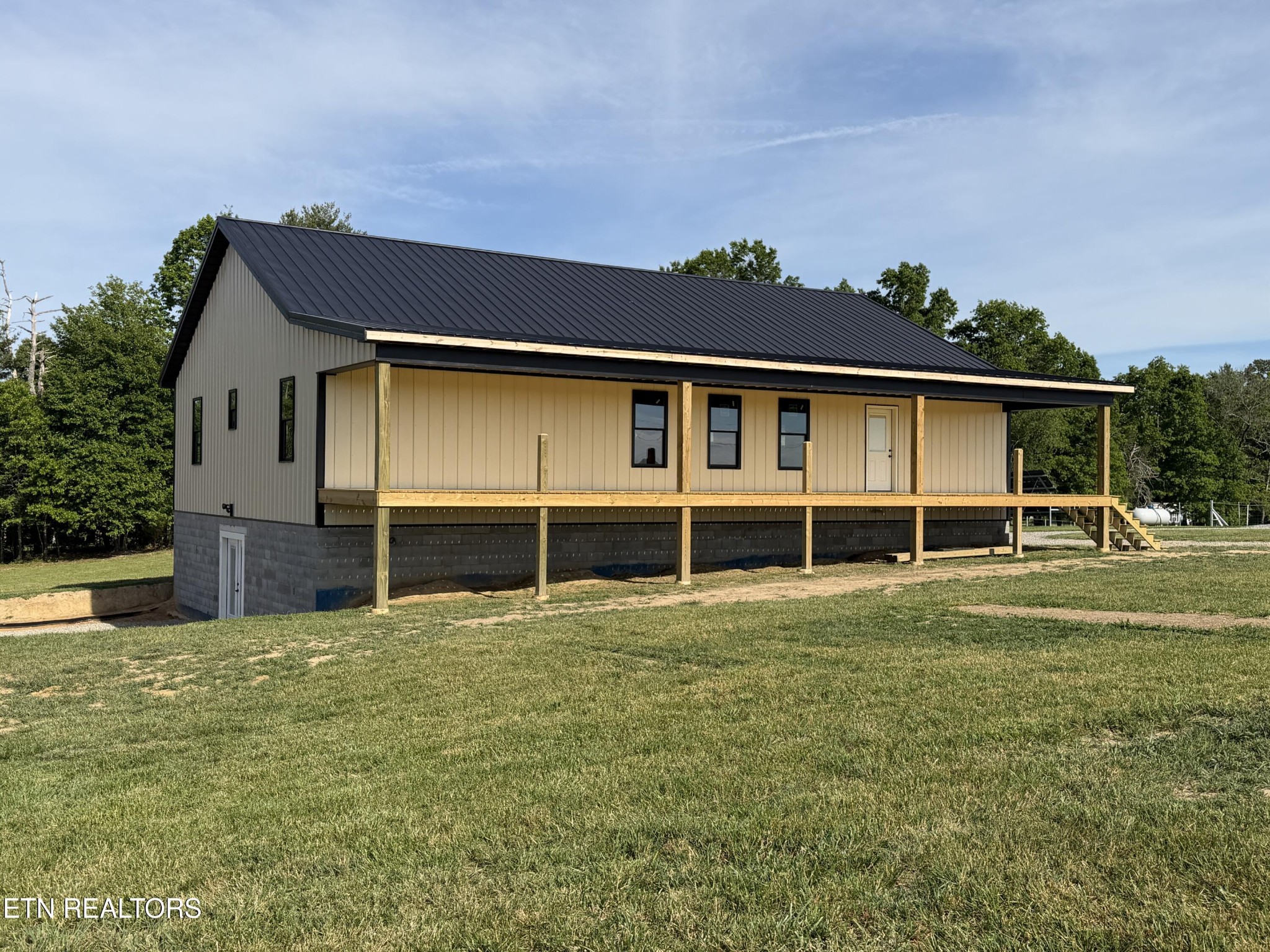110 Don Conatser Road Allardt, TN 38504 - Photo 4 of 38 a view of a house with a yard