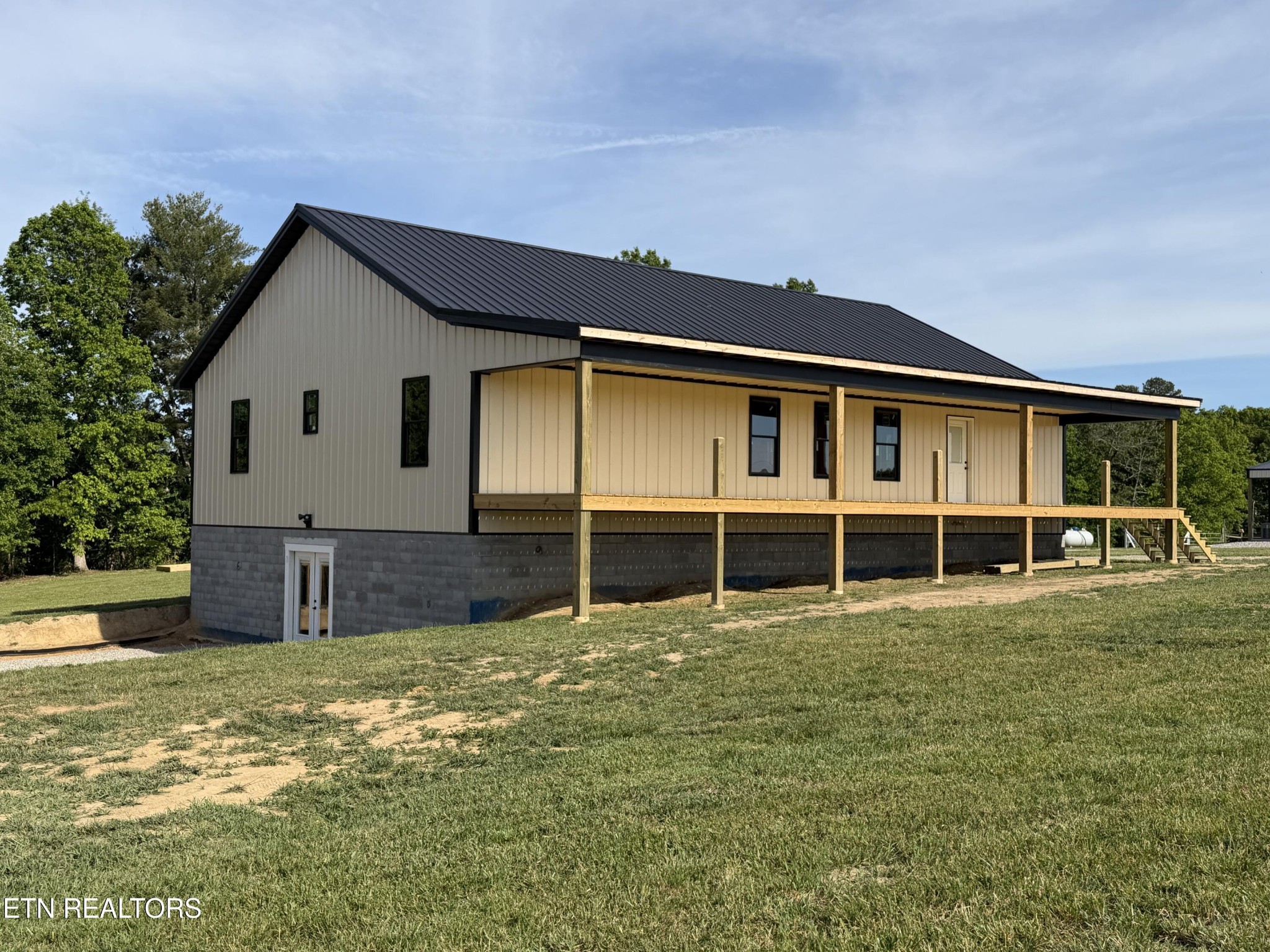110 Don Conatser Road Allardt, TN 38504 - Photo 7 of 38 a house with a outdoor space