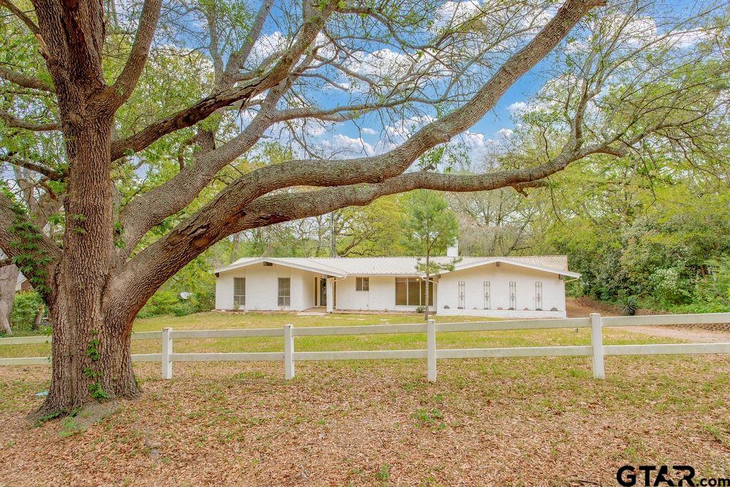 439 Lone Star Lane Hideaway, TX 75771 - Photo 4 of 48