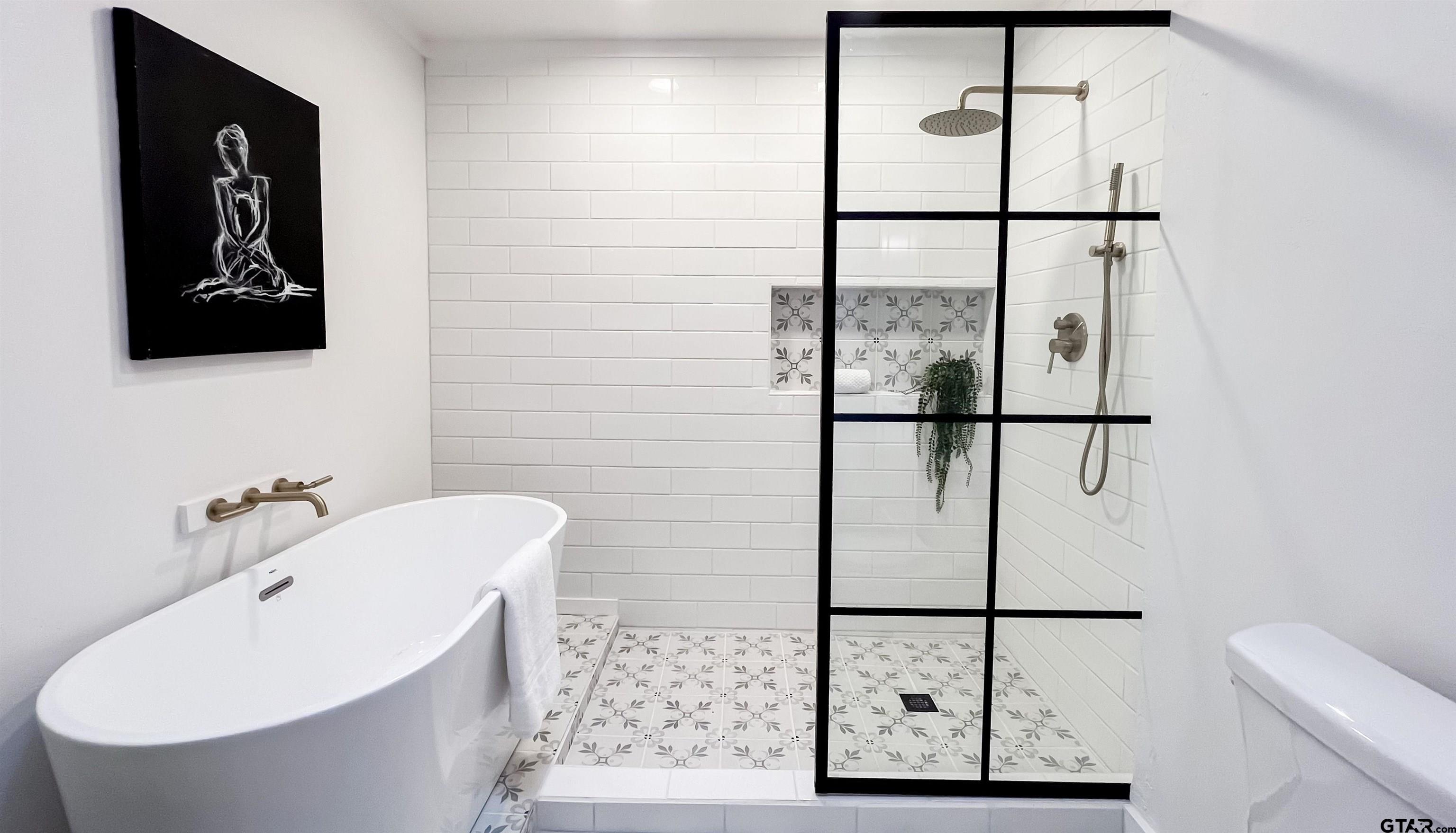 439 Lone Star Lane Hideaway, TX 75771 - Photo 10 of 36 a bathroom with a bathtub and shower