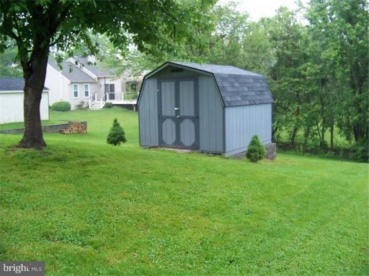 1022 Rill Road Reading, PA 19606 - Photo 4 of 15 Gallery Image 4