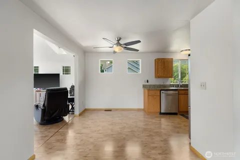 $1,100,000 | 38505 Southeast 86th Place, Snoqualmie, WA 98065