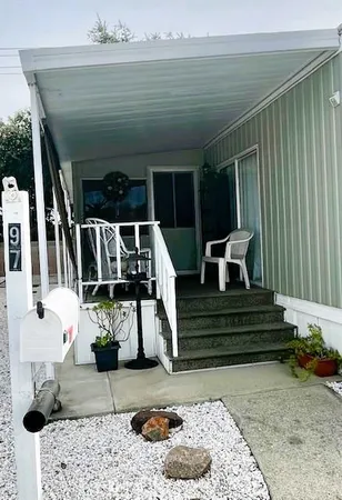 a view of entryway and hall
