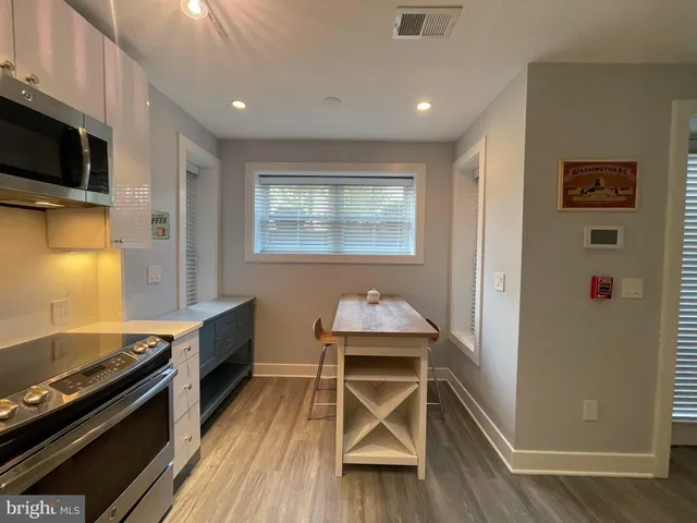 $2,500 | 1209 G Street Southeast, Unit 2, Washington, DC 20003