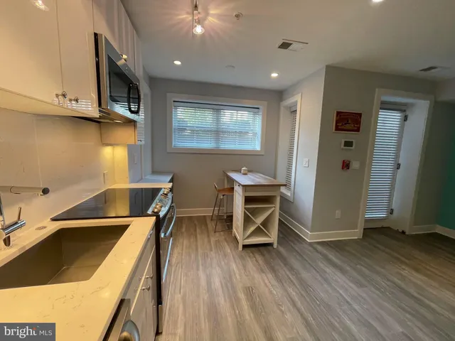 $2,500 | 1209 G Street Southeast, Unit 2, Washington, DC 20003